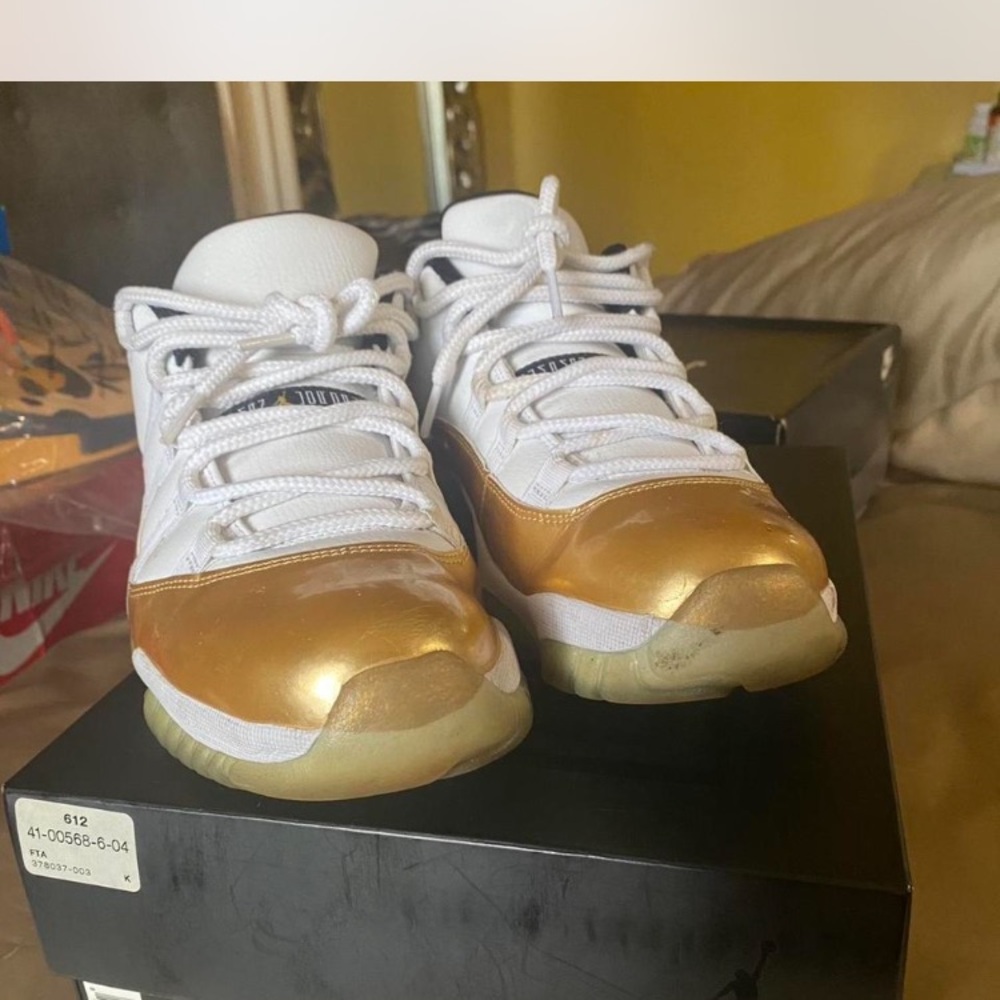 Men Jordan 9.5 Gold and White Sneakers